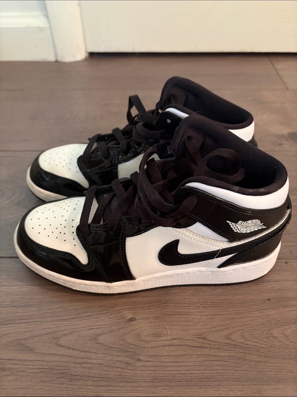 Jordan 1 Mid SE Kids' Sneakers Panda Black & White size 5 - Picture 2 of 14